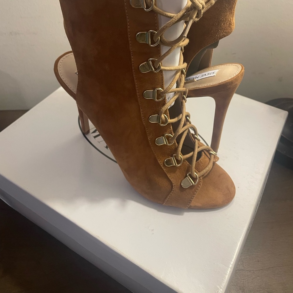 New in Box Steve Madden Kennee